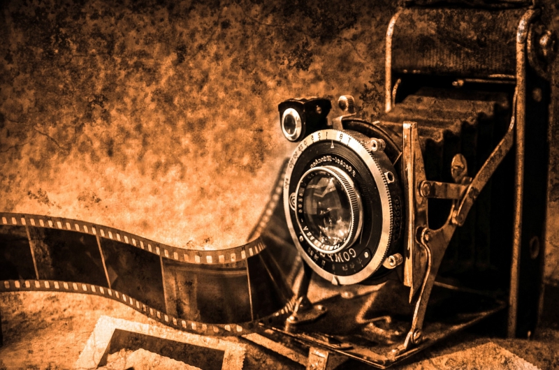 photographe-TOURTOUR-min_light-wood-night-camera-photography-vintage-1245236-pxhere.com